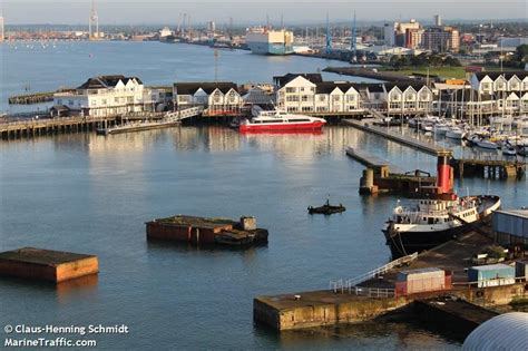 Port of SOUTHAMPTON (GB SOU) details .